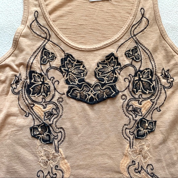 3/$30 Pins & Needles Embroidered Flowers Tank Sz L - Picture 5 of 10